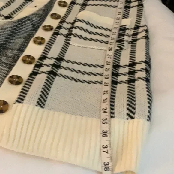 Olive & Oak Black and White Plaid Cardigan - Picture 9 of 10